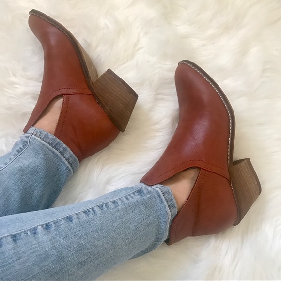 LAST 2️⃣ Vegan Leather Bootie with Block Heel - Picture 5 of 8